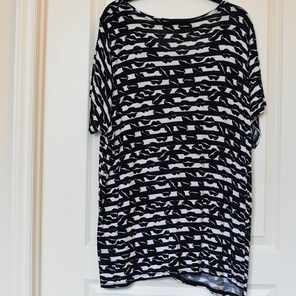 H&M+ Blue and Black Lips Top - Picture 2 of 5